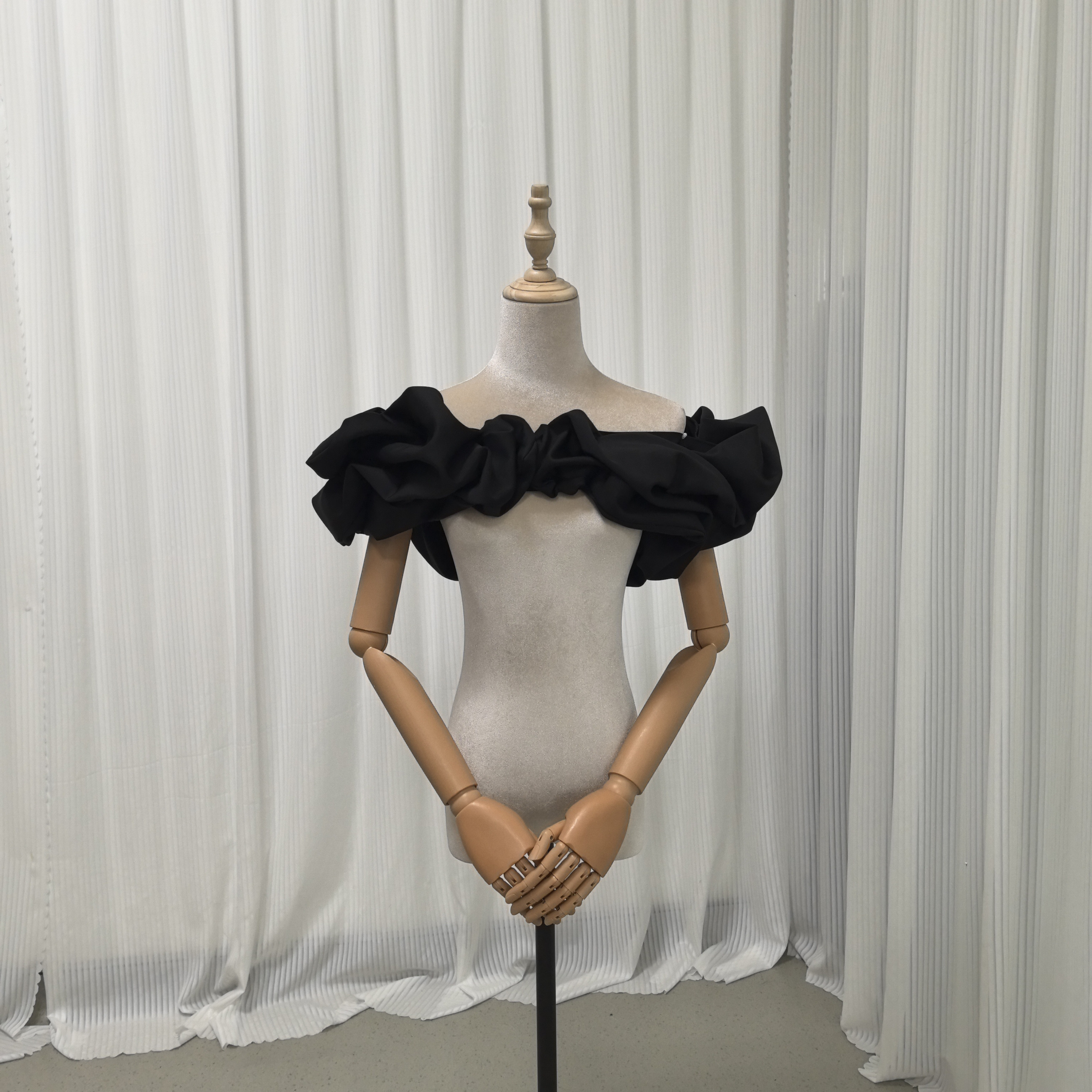 送料無料！取り外しオフショルダー ブラック 光沢サテン ウェーブ スリット 結婚式 前撮り