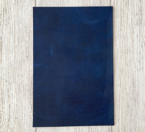 国産 藍染め牛革（キップ）・はがきサイズ2枚セット、本革 4枚目の画像