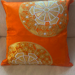 2680 豪華刺繍　タッセル付き正絹収納ボックス　帯リメイク 豪華刺繍 正絹テーブルランナーテーブルセンター 帯リメイク 鶴