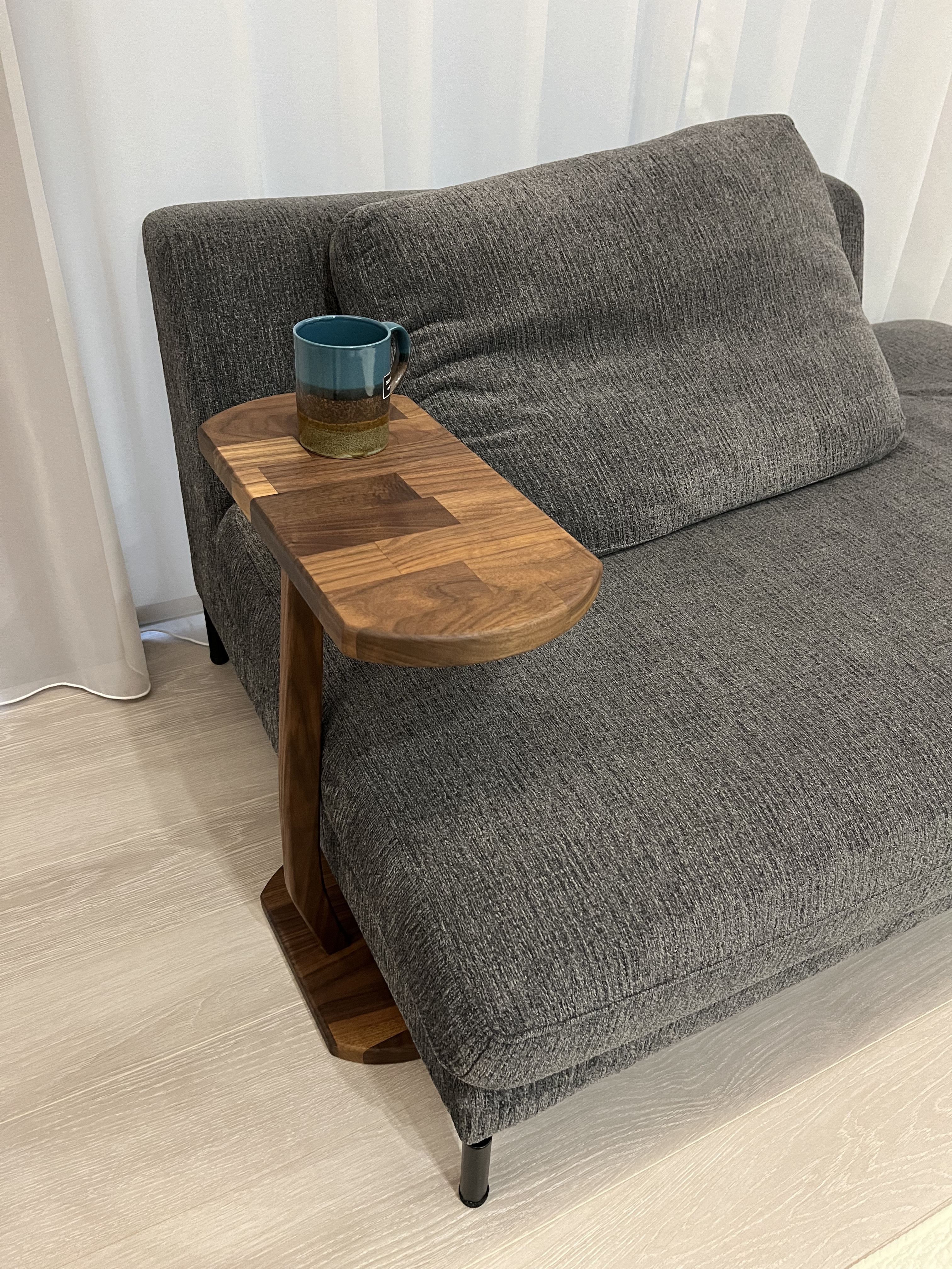 一人でも二人でもなサイドテーブル(受注)