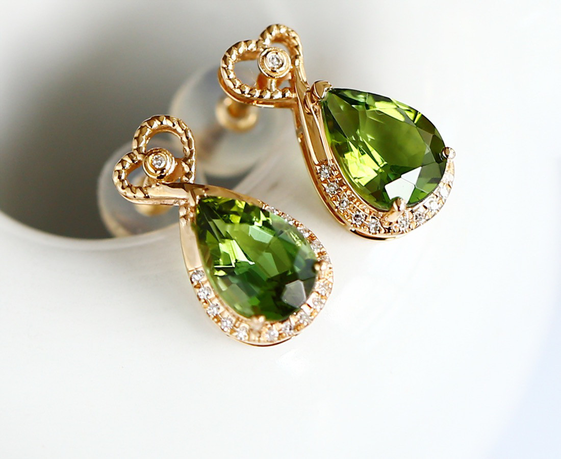 「癒しのパワー」K18 天然グリーントルマリン　天然ダイヤモンド　上品　幸運　10月誕生石 ピアス　計1.79ct