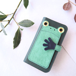 『ケロPhone』カエルと雨　カエルのスマホケース　手帳型ケース 1枚目の画像