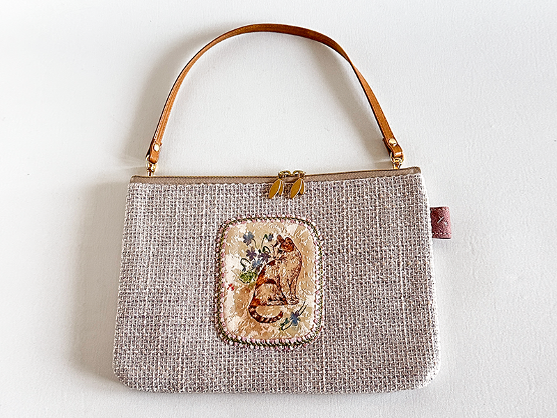 【即納品】三毛猫×スミレの銅版画◎ピンクグレーの上質ツイード。タブレットバッグ（iPad対応）