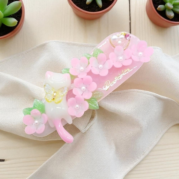 桜と猫ちゃんのヘアクリップ 1枚目の画像