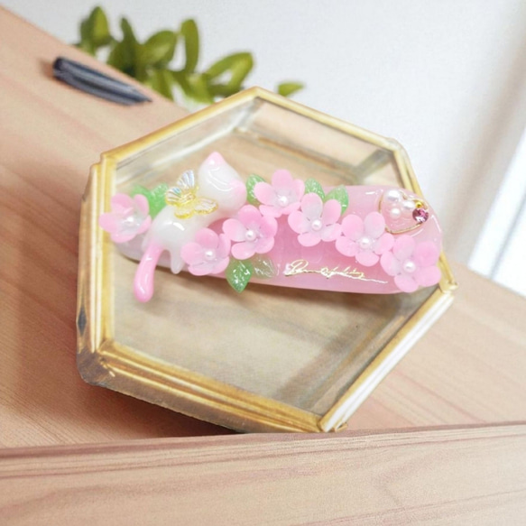 桜と猫ちゃんのヘアクリップ 2枚目の画像