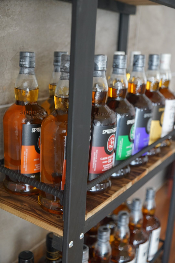 宮崎の桧香る　ウイスキーラック アイアン×木製 ボトルラック グラススタンド 酒棚 バーインテリア おしゃれ 男前雑貨 3枚目の画像