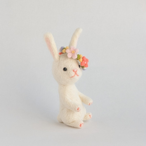 花冠のうさぎさん 羊毛フェルト 羊毛フェルト アカツキコ 通販