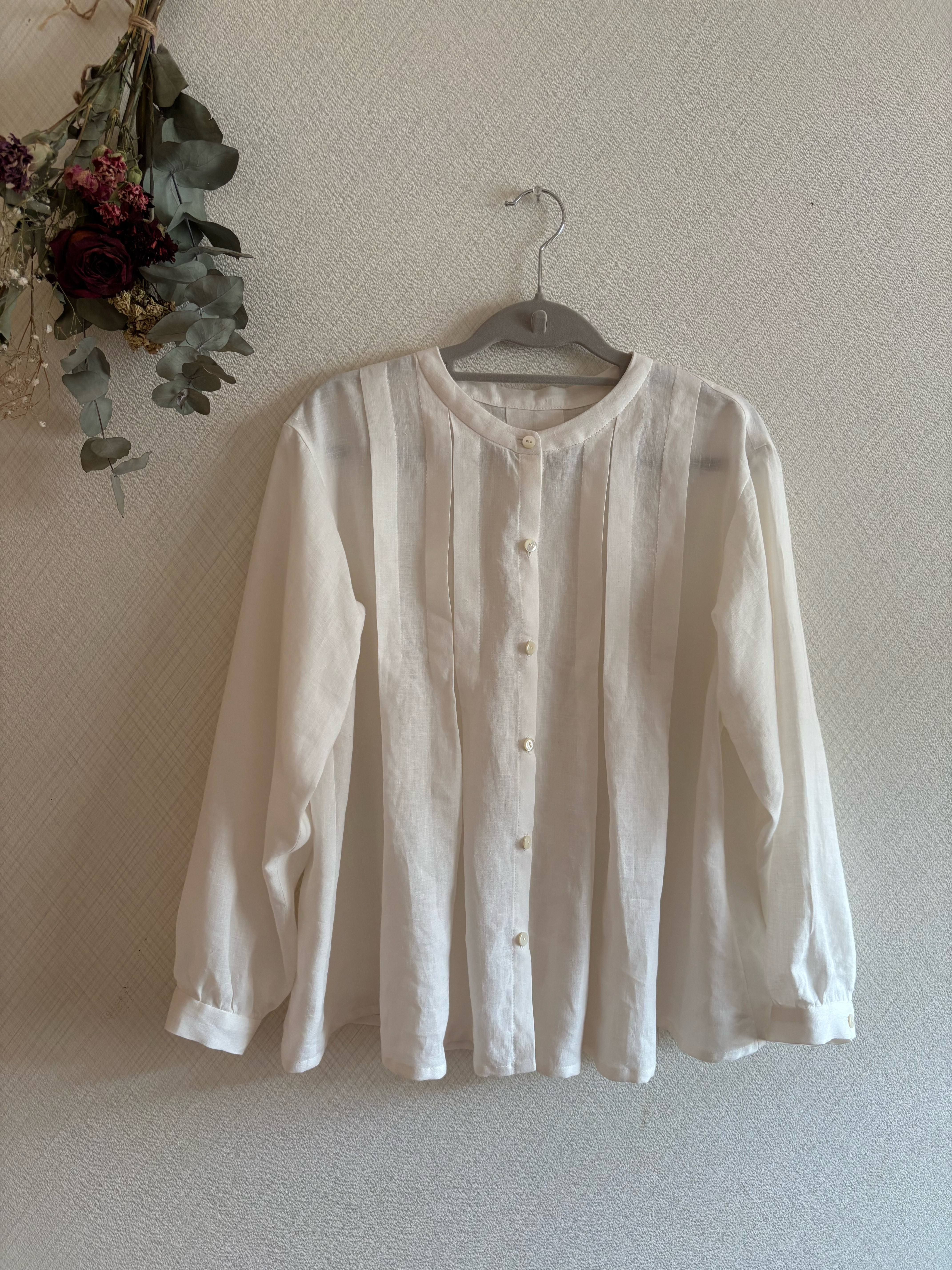 リネンタックブラウス　オフホワイト　前開き貝ボタン　羽織りにも！
