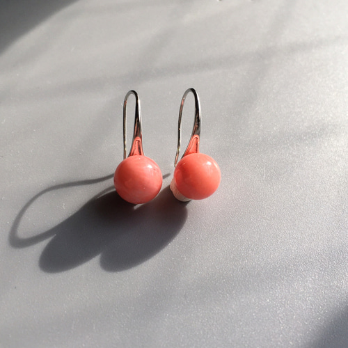 3月の誕生石 オレンジピンクももカラーのコーラルxドロップラインの