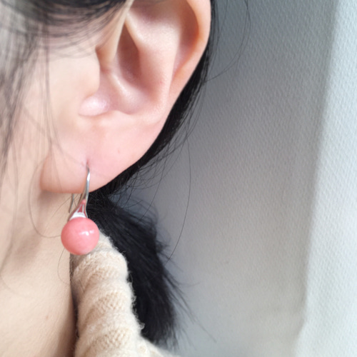 3月の誕生石 オレンジピンクももカラーのコーラルxドロップラインの