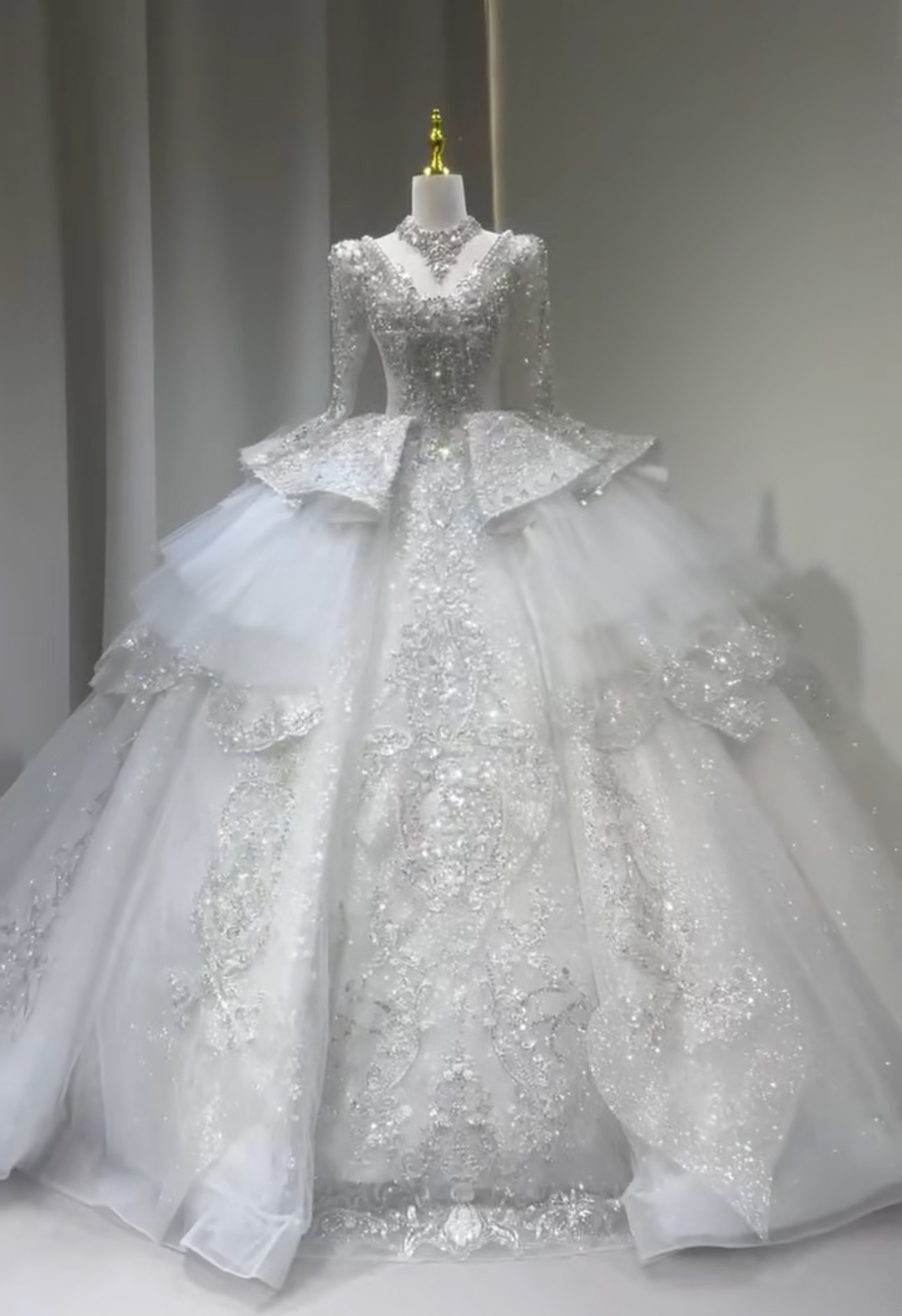 大人気　激安　ラッフルスカート　多層チュール　ラッフルスカート　長袖　vネック　高級感　豪華なトレーン　結婚式前撮り披露