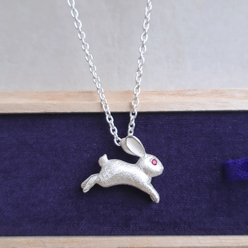 両目ルビー 白うさぎ ペンダント トップ】うさぎネックレス うさぎ