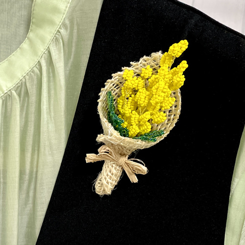 ビーズフラワー＊ミモザの花束ブローチ＊ ブローチ Flower Studio