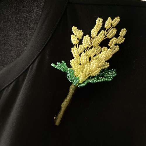 ビーズフラワー＊ミモザのブローチ＊ ブローチ Flower Studio Shino