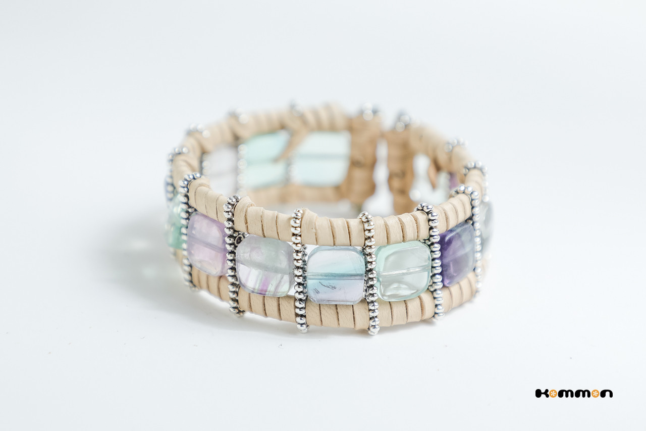 革巻き蛍石うでわ