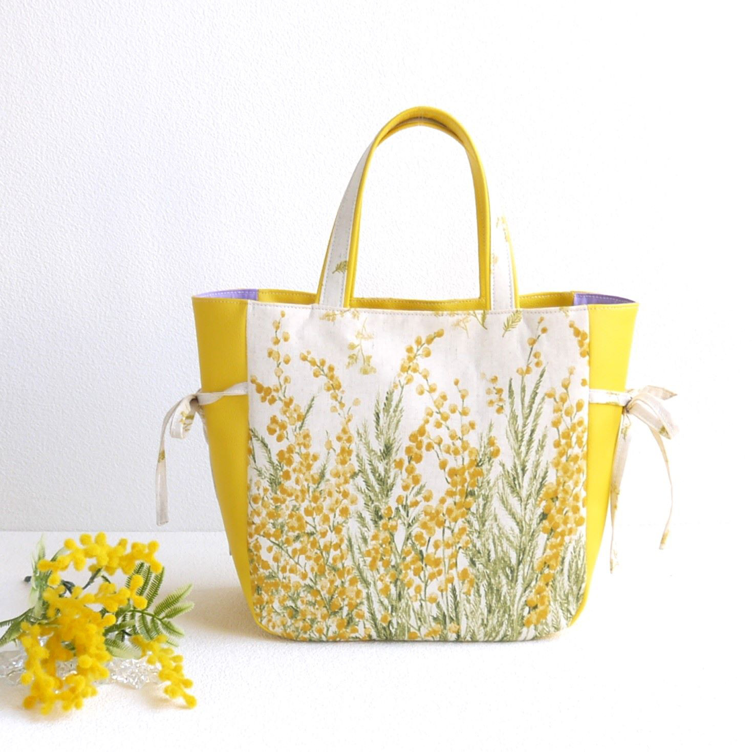 ミモザ2026　普段遣いのミモザ柄のマチたっぷりのリボン付きトート