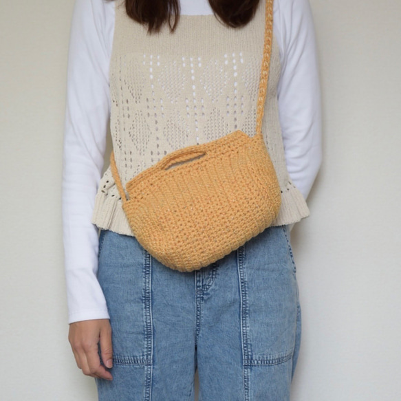 新作◆creema限定カラーあり◆3way仕様♥ロールショルダーバッグ＊横置き筒型の可愛らしい手編みバック◇ 3枚目の画像