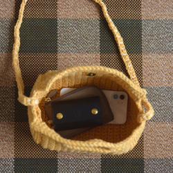 新作◆creema限定カラーあり◆3way仕様♥ロールショルダーバッグ＊横置き筒型の可愛らしい手編みバック◇ 11枚目の画像