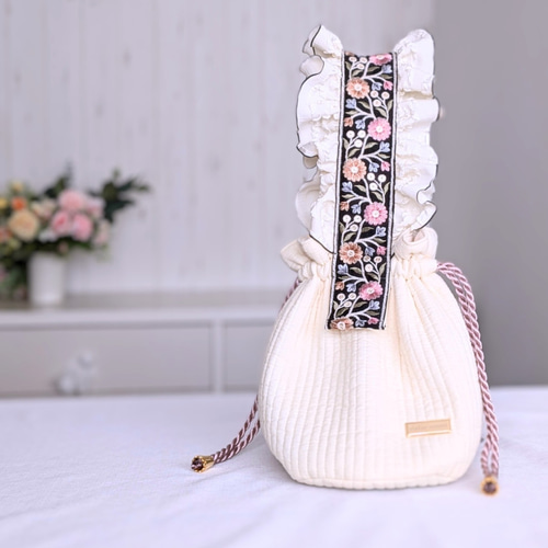 ハンドメイド　ポンパドール　巾着　パール　フリル ハンドメイド ポンパドール 巾着 パール フリル