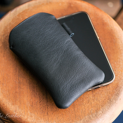 ブラックレザー iPhoneケース WATERPROOF LEATHER》本革レザースリーブケース Large iPhone・Android