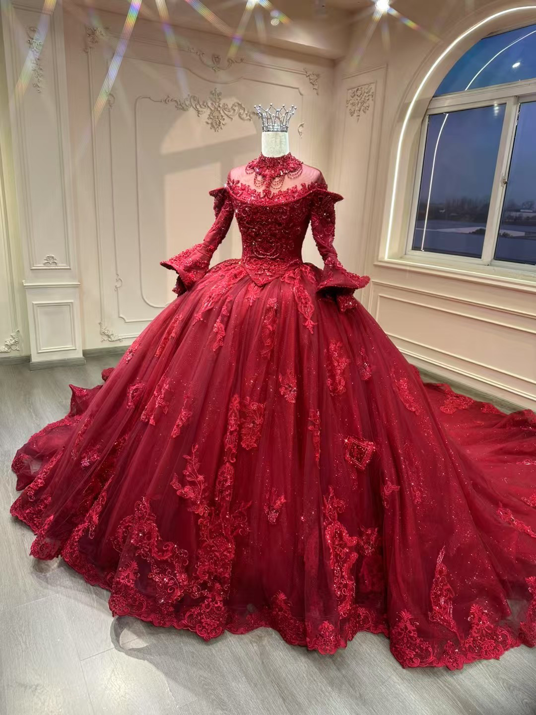 WEB限定　ラッパ袖　長袖　王道派　レッド　カラードレス　人気　華やかなトレーン　編み上げ　イリュージョン　前撮り結婚式