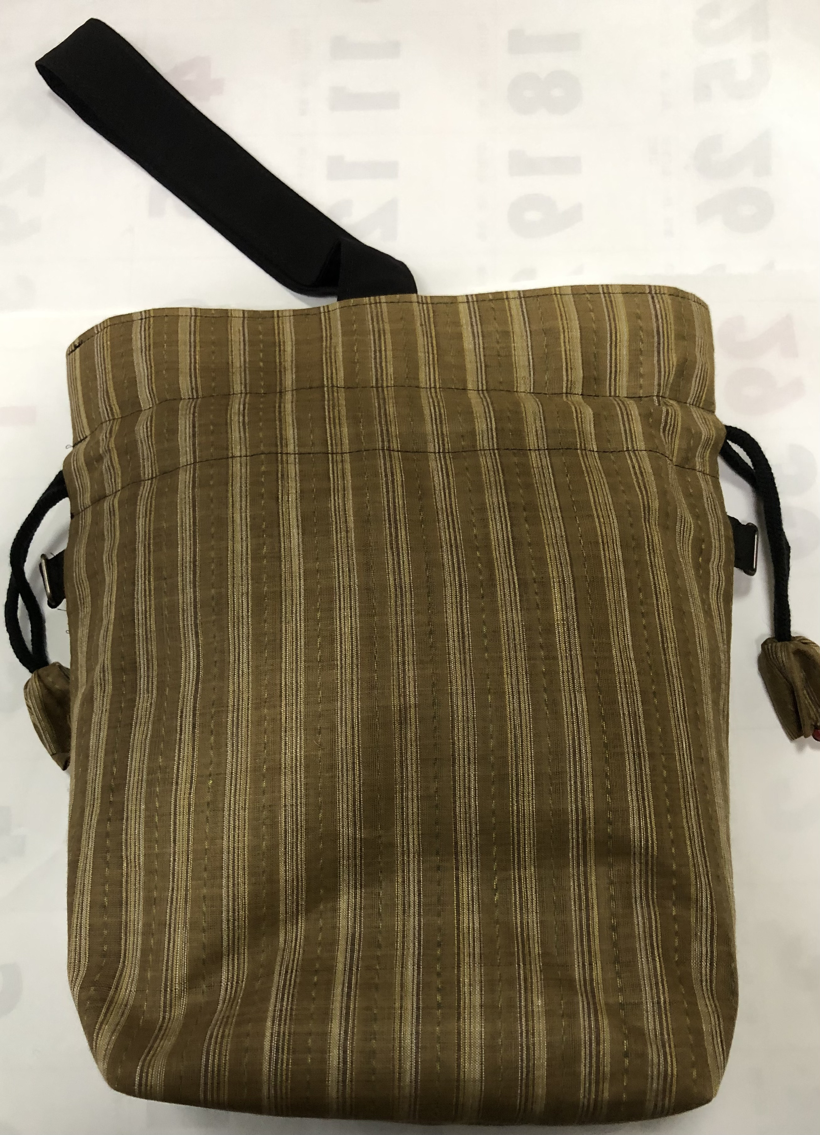 ８１６４　縞柄の着物で作った巾着手提げ