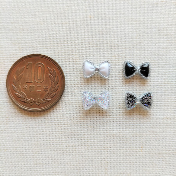 7.5×11mm　シルバーラメフレーム　小さなリボンのデコパーツ　モノトーン２色×２５個　合計50個セット　PN10 10枚目の画像