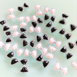 7.5×11mm　シルバーラメフレーム　小さなリボンのデコパーツ　モノトーン２色×２５個　合計50個セット　PN10 9枚目の画像