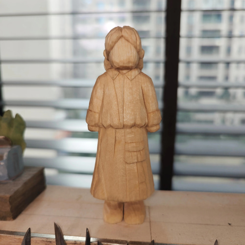 木製人物像 画像を送付してオーダーメイドの木製人形を作ります —— あなたの