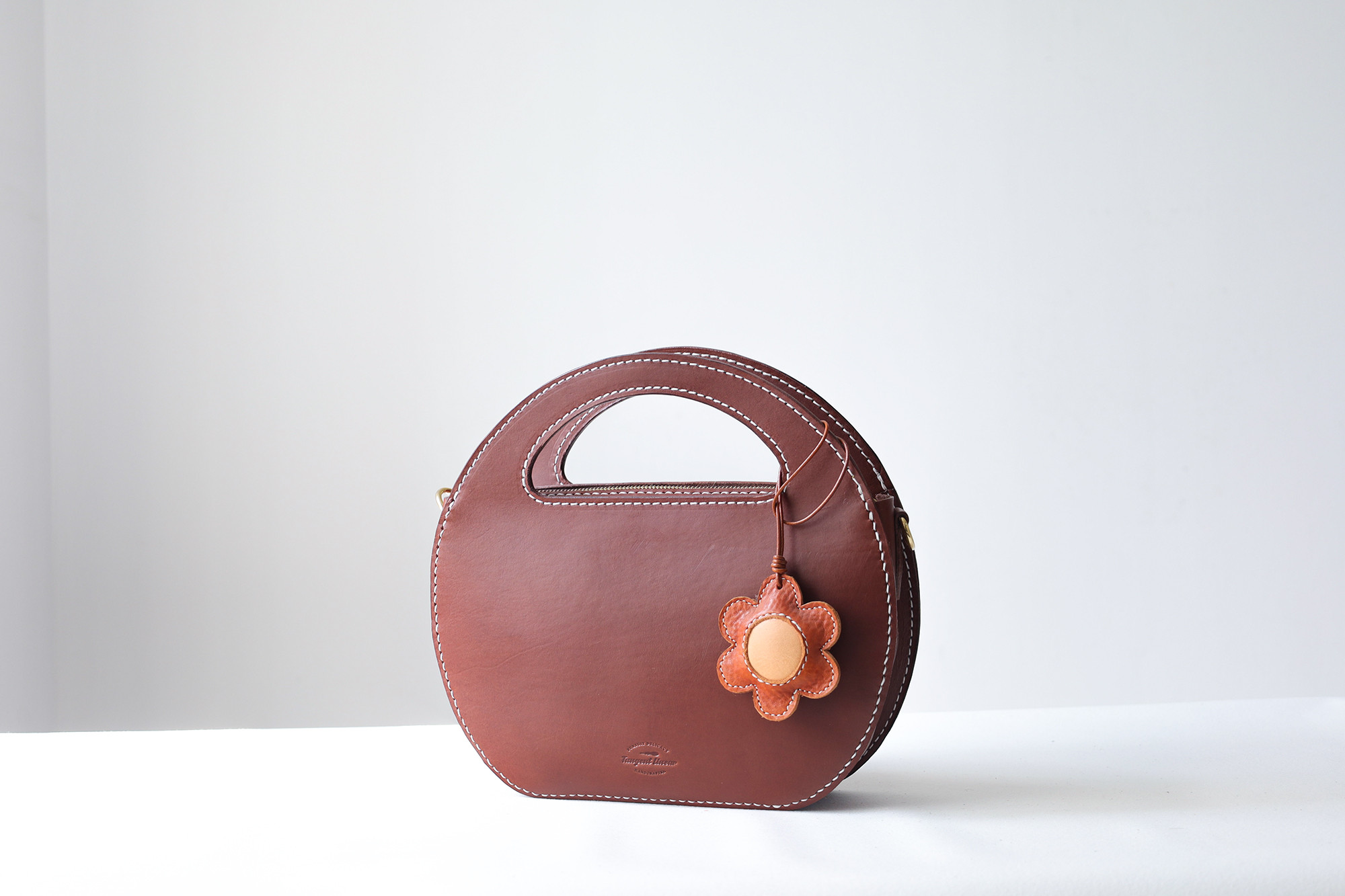 ✨芸術的なデザイン！本革製「カーリングバッグ」✨