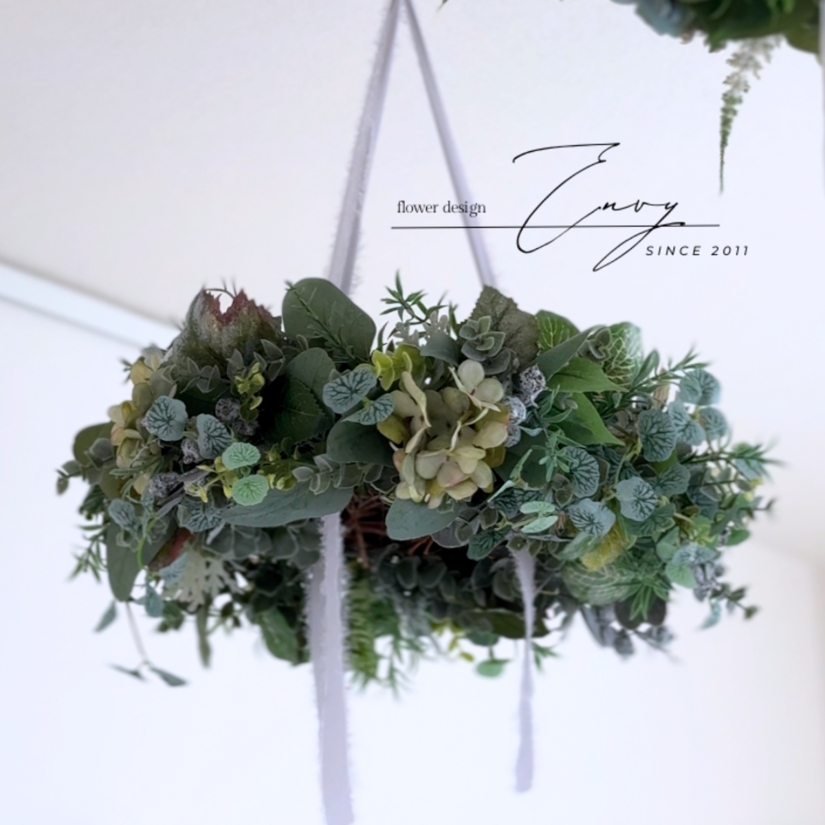 枯れない花の吊り下げ造花リース｜フェイクグリーン×アーティフィシャルフラワー｜フライングリース｜ナチュラルインテリア