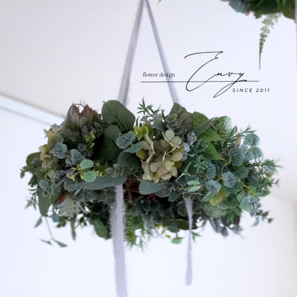 枯れない花の吊り下げ造花リース｜フェイクグリーン×アーティ