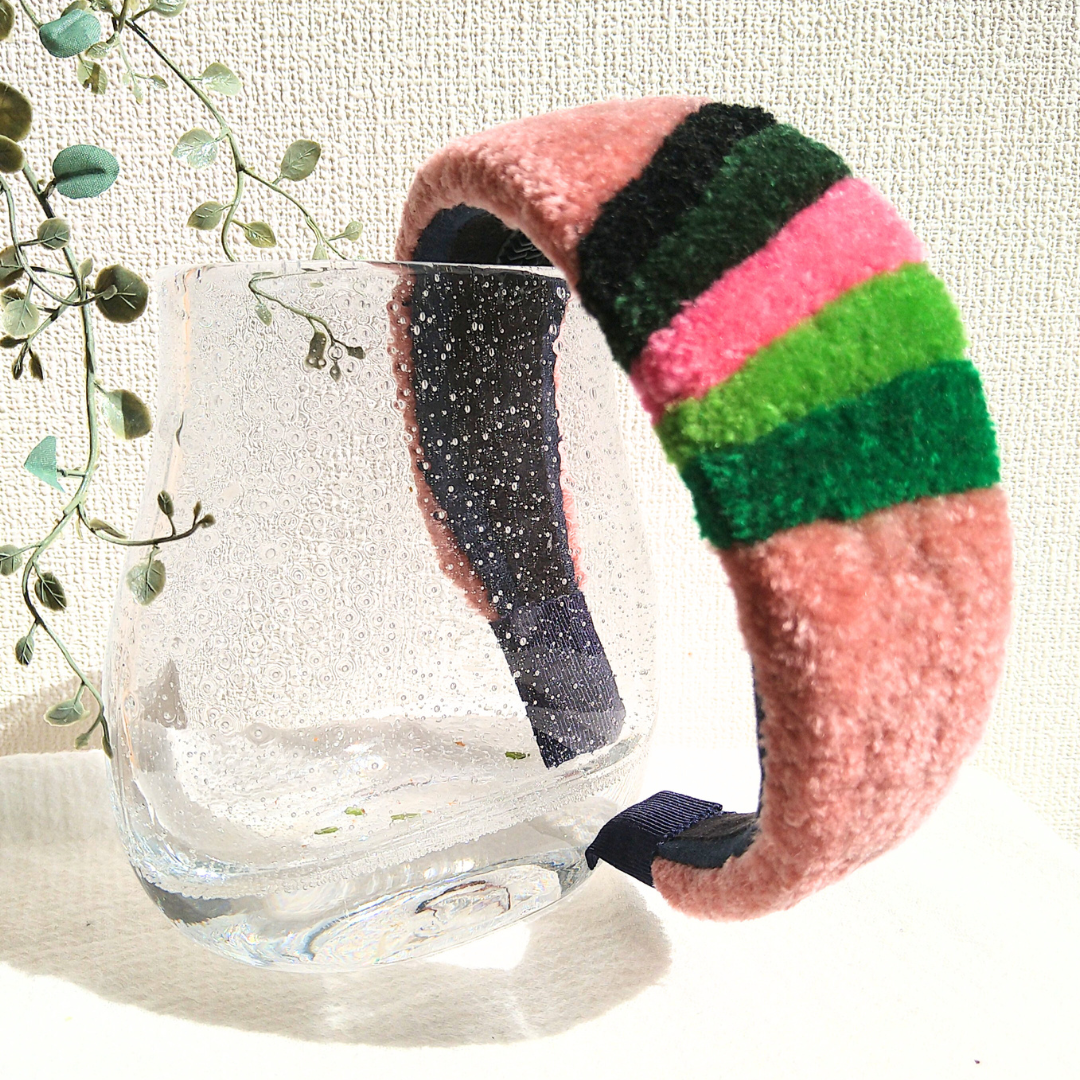 ☆再販☆ ふわふわ刺繡のずれないボリュームカチューシャ 桜色と新緑の緑【受注制作】