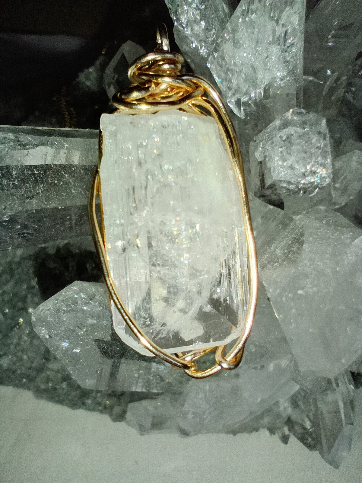 希少　ピンクダンビュライト