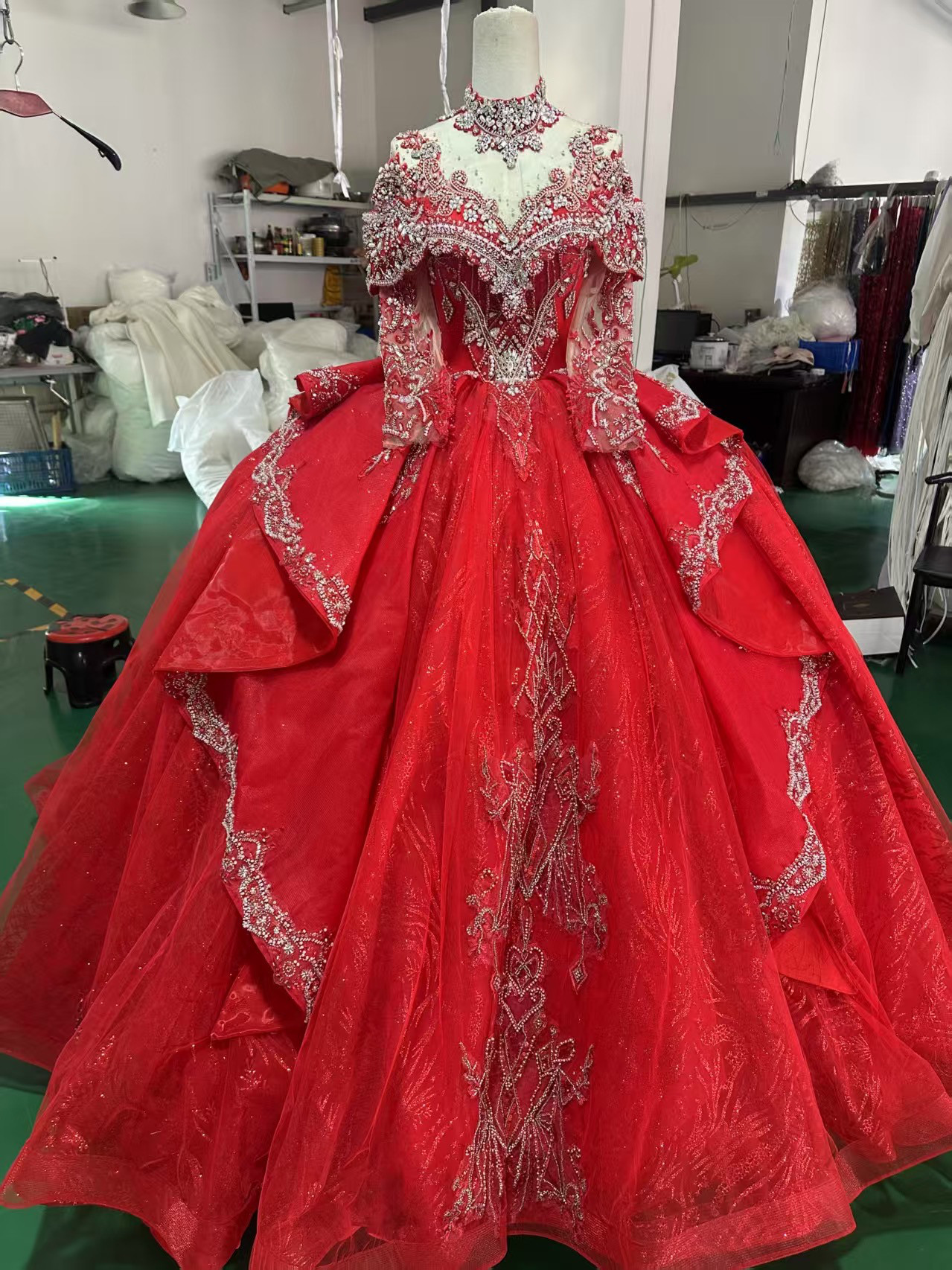 豪華なカラードレス　オフショルダー　ネックレス付き　ビジュー　編み上げ　グッリター　高品質　レーススカート　編み上げ挙式