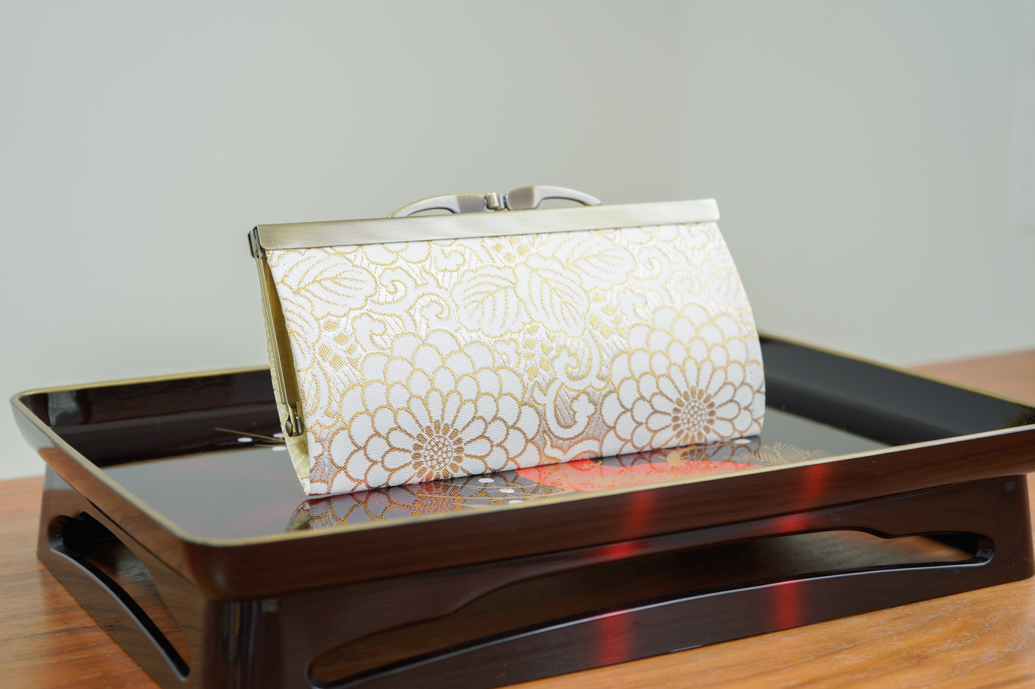 菊の金襴織物で薄型長財布＊日本の伝統美＊ホワイト・白