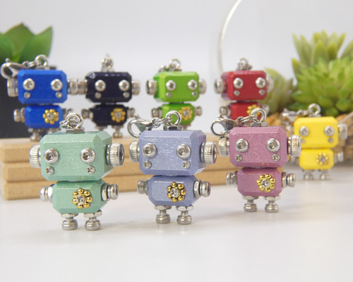 mic pico カラーモデル 木と金属のロボットチャームキーホルダー