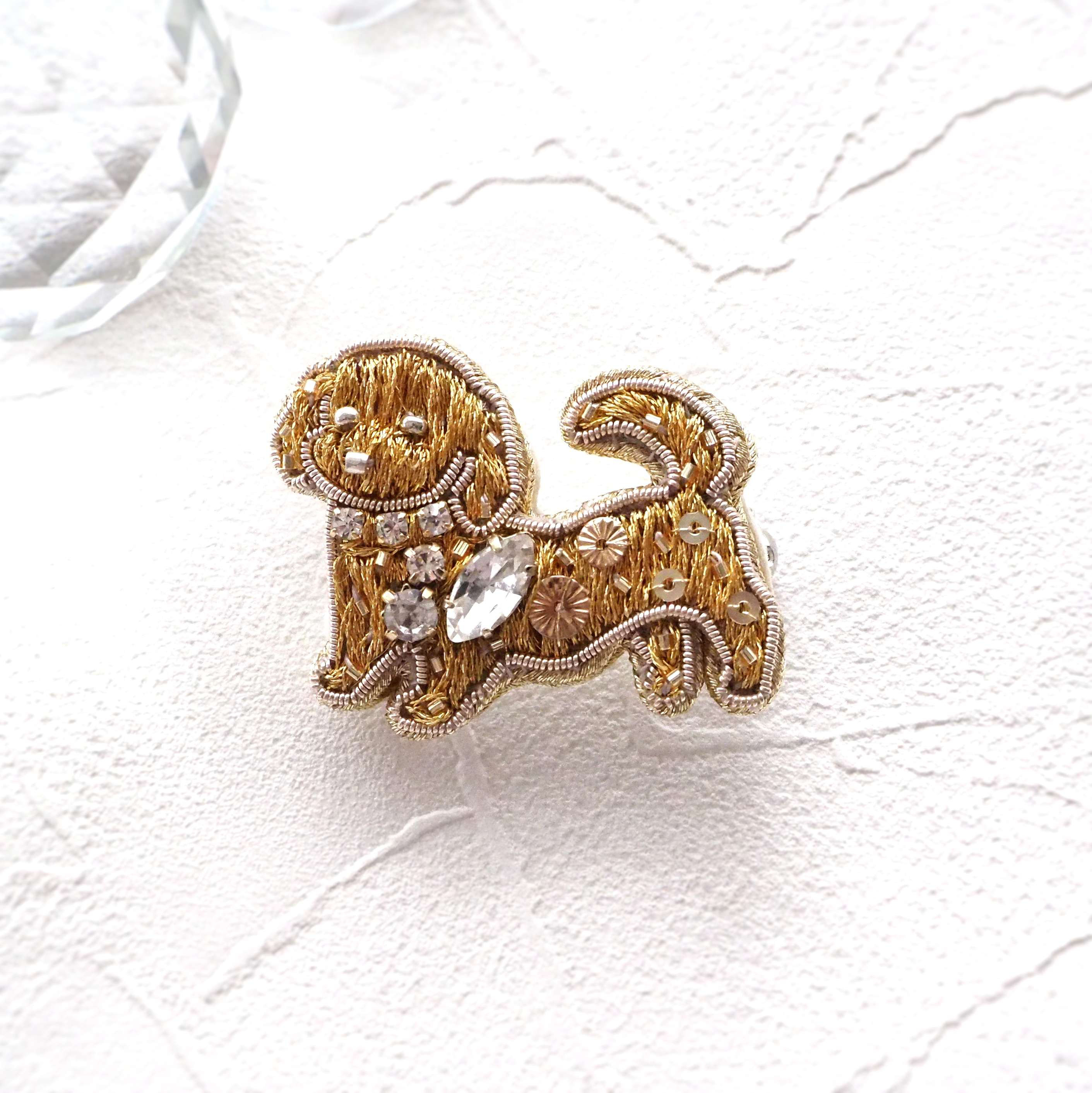 【受注販売】繊細なオートクチュールビーズ刺繍のダックスフントのブローチ　手嶋咲良先生作品　愛犬シリーズ　ダックスフンド