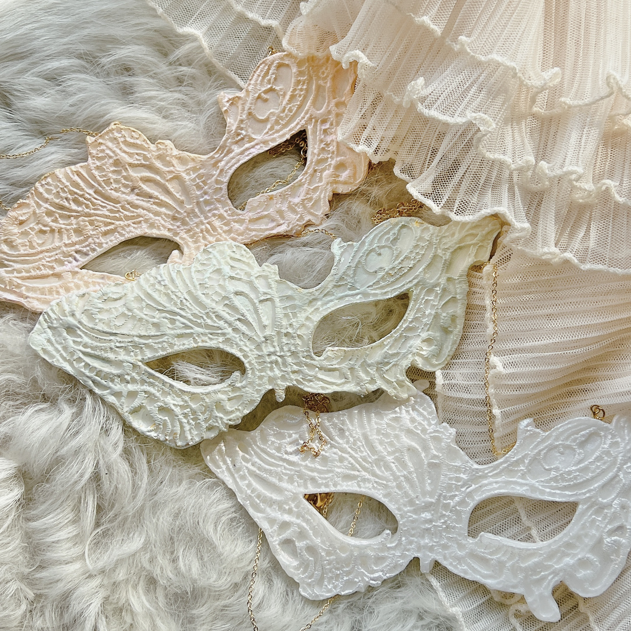 貴婦人の仮面ネックレス