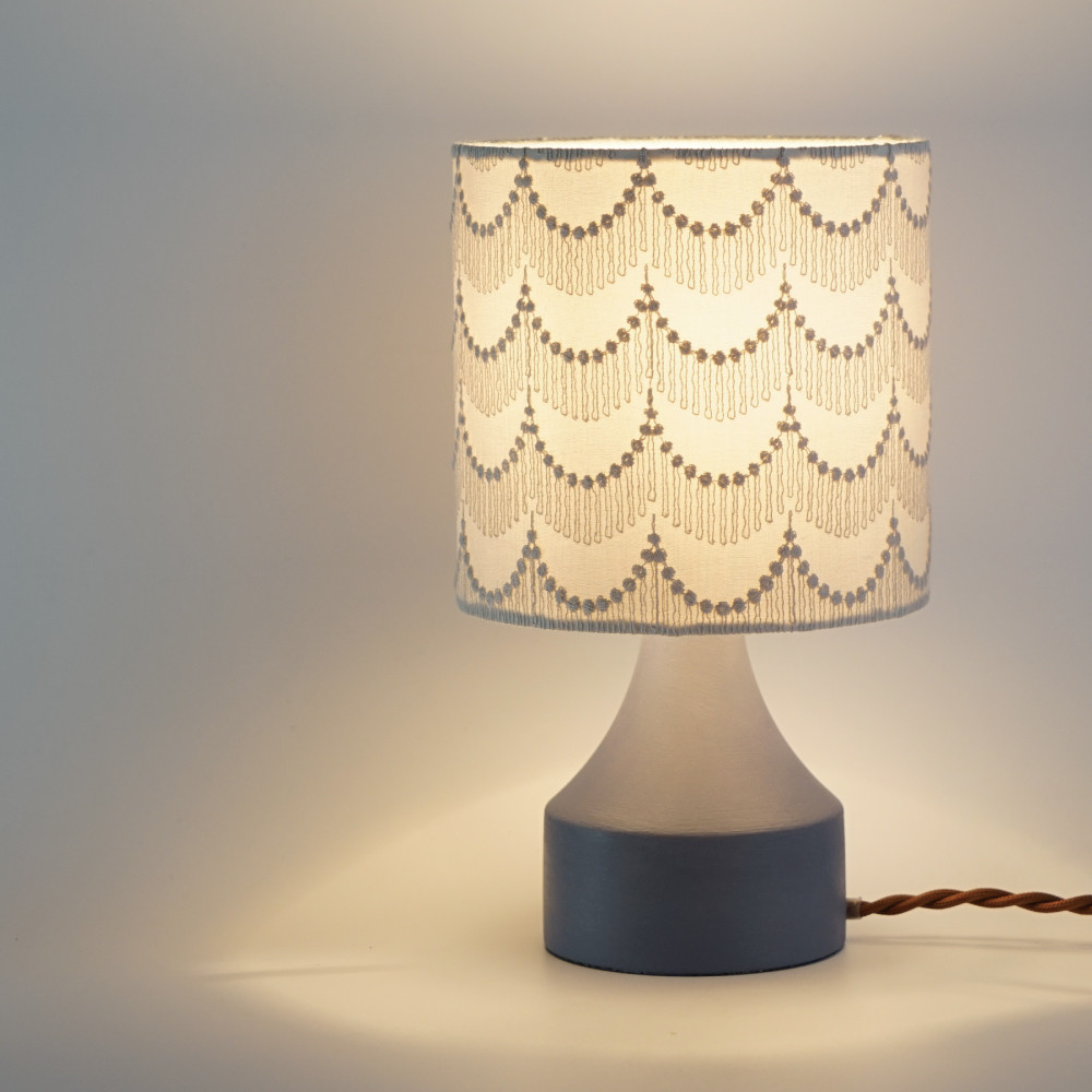 ◆テーブルランプS/刺繍/レース/ラウンドパターンよこ/グレー/ギフト