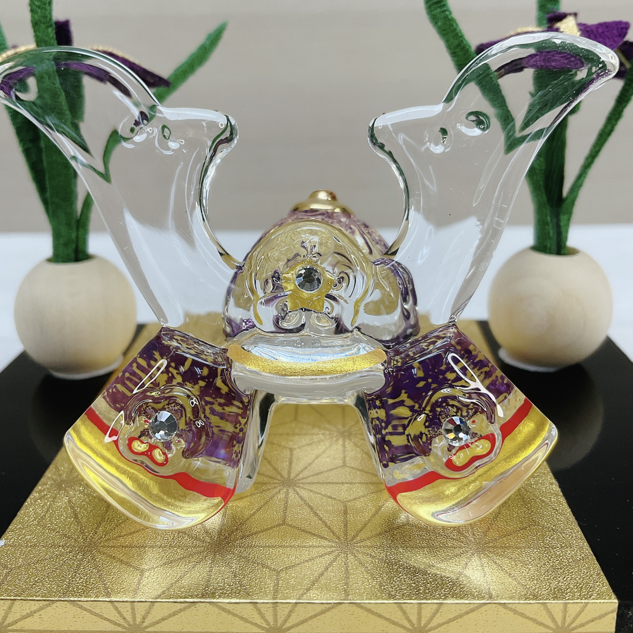 五月飾り【勇硝子兜飾り 紫 ＆ちりめん花菖蒲一対＆鯉のぼり屏風】端午の節句 子どもの日 初節句 五月玄関飾り