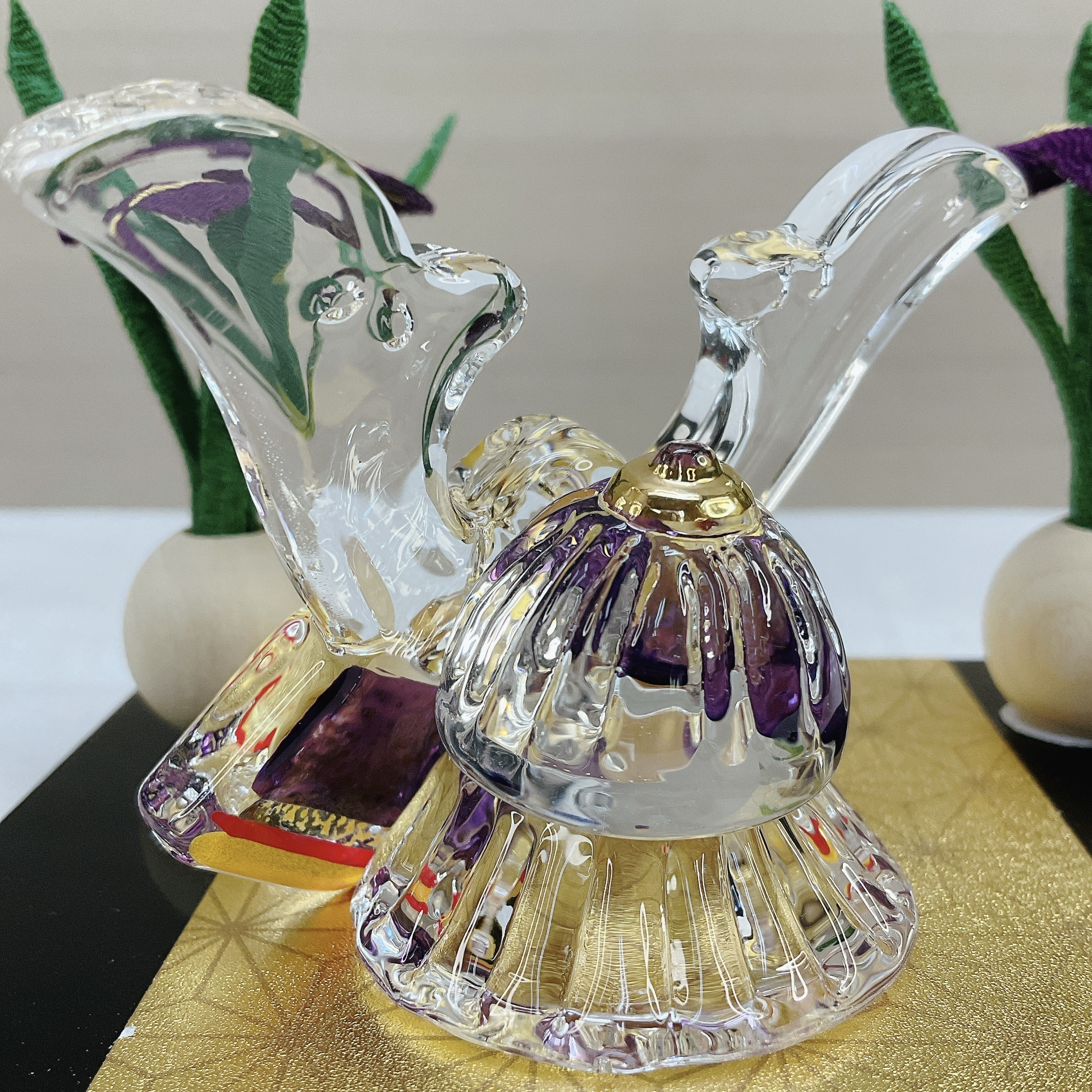 五月飾り【勇硝子兜飾り 紫 ＆ちりめん花菖蒲一対＆鯉のぼり屏風】端午の節句 子どもの日 初節句 五月玄関飾り
