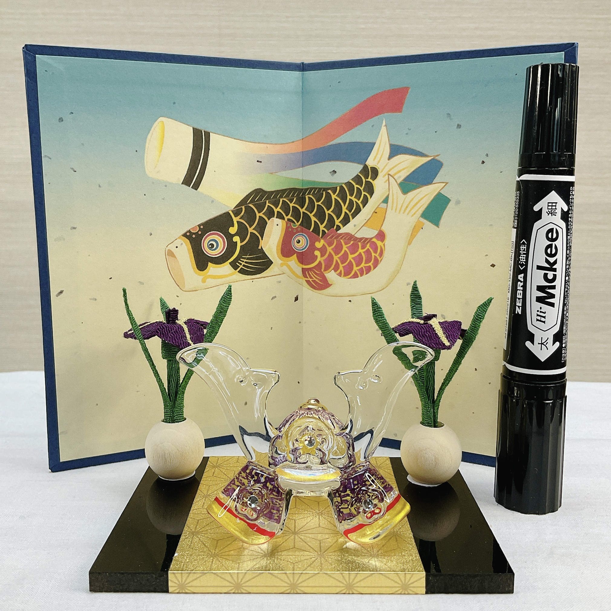 五月飾り【勇硝子兜飾り 紫 ＆ちりめん花菖蒲一対＆鯉のぼり屏風】端午の節句 子どもの日 初節句 五月玄関飾り