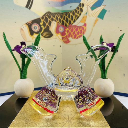五月飾り【勇硝子兜飾り 紫 ＆ちりめん花菖蒲一対＆鯉のぼり屏風