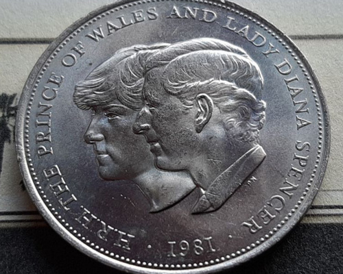 1981年 チャールズ皇太子 ダイアナ妃 記念硬貨 英国コイン カプセル