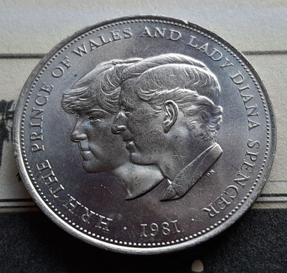 1981年 ウェールズ公とダイアナ妃 銀貨 1981年 チャールズ皇太子 ダイアナ妃 記念硬貨 英国コイン カプセル