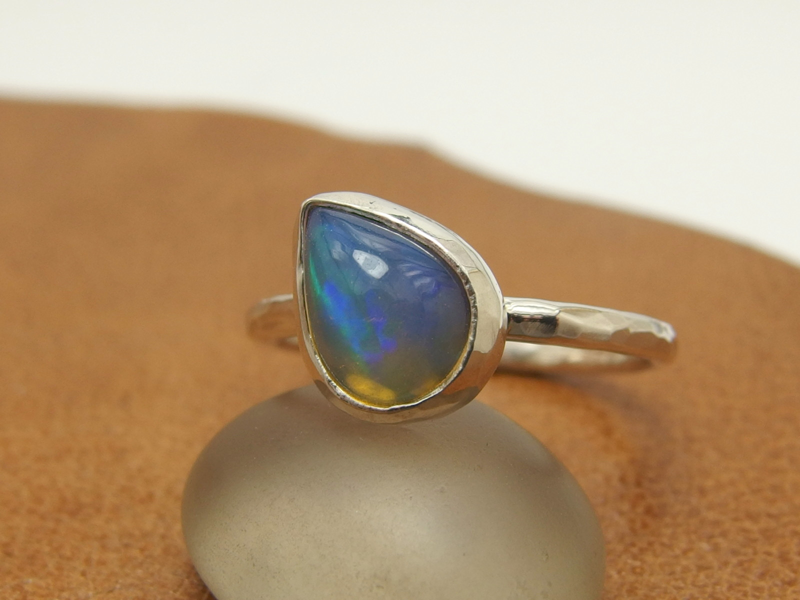 オパールリング9号　しずく 【silver】ティアドロップ 　天然石