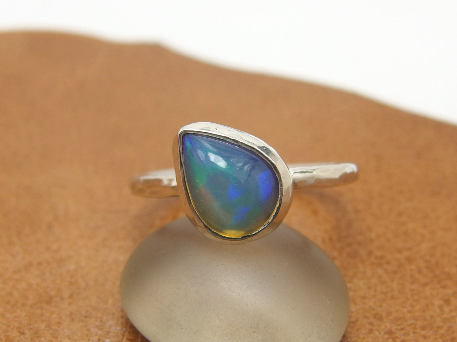 オパールリング9号　しずく 【silver】ティアドロップ 　天然石