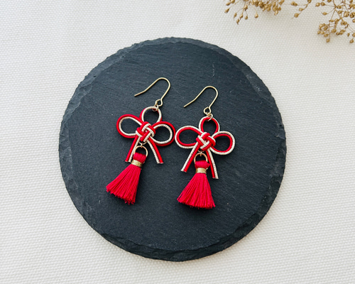 水引のイヤリング・ピアス 叶結びとタッセル 赤 卒業式の袴におすすめ
