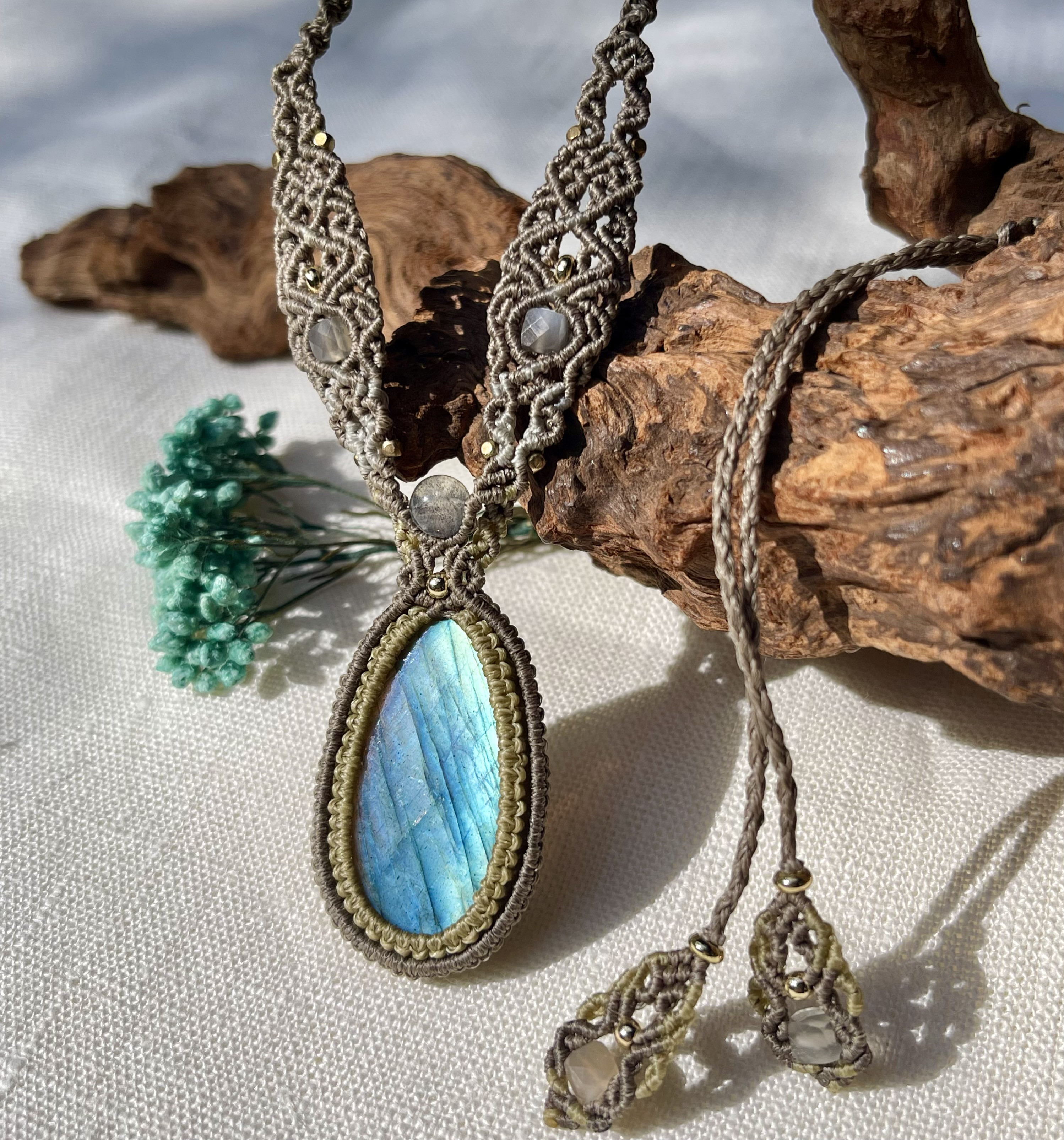 2025年春新作 天然石　ブルー　ラブラドライト(labradorite)　マクラメ　ネックレス